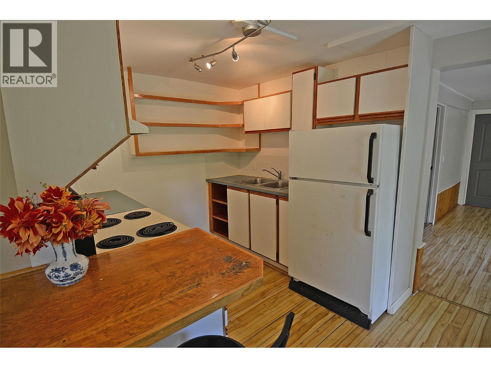 2022 Creek Street, Nelson, British Columbia  V1L 1M7 - Photo 41 - 10396321