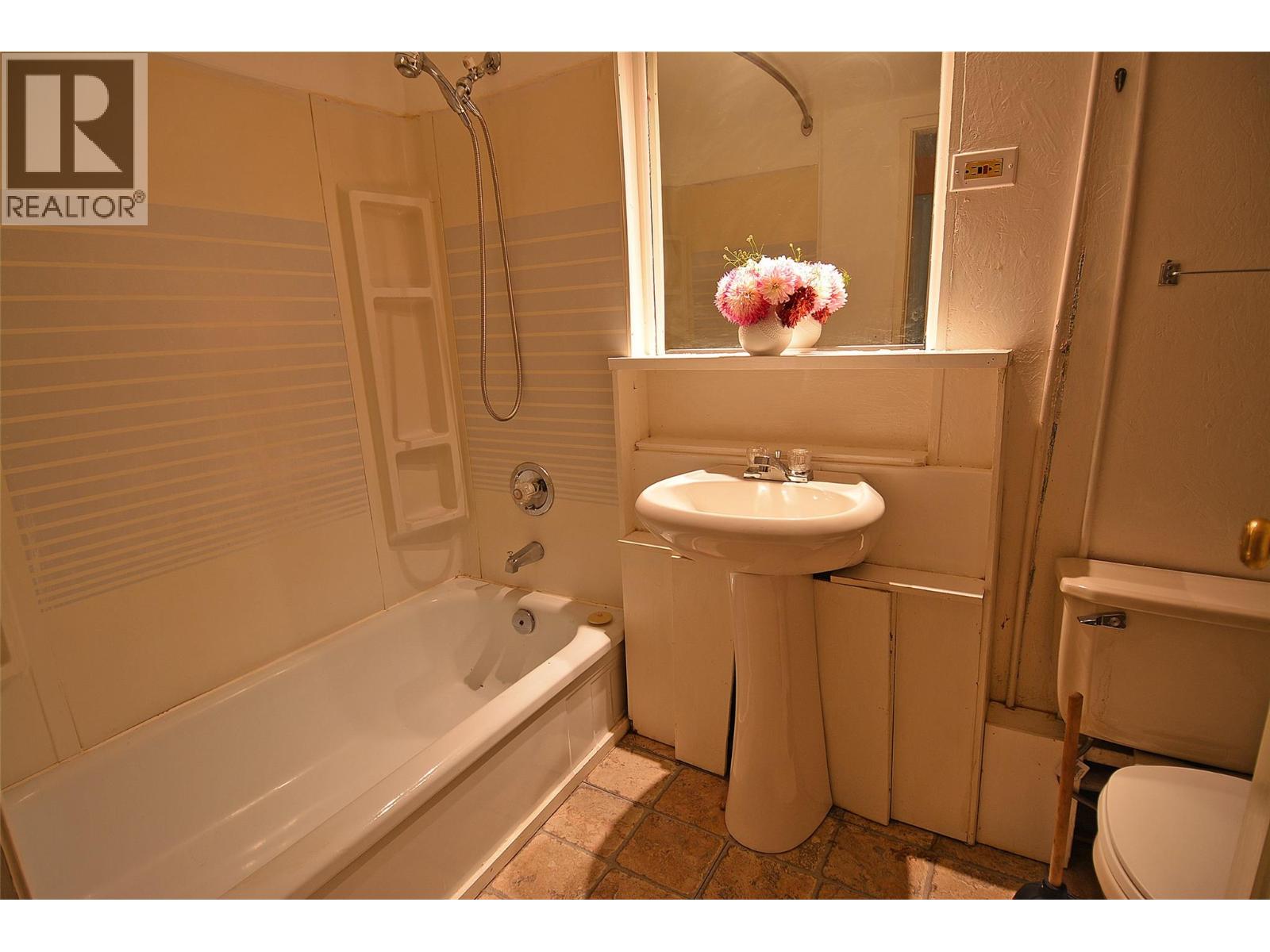 2022 Creek Street, Nelson, British Columbia  V1L 1M7 - Photo 47 - 10396321