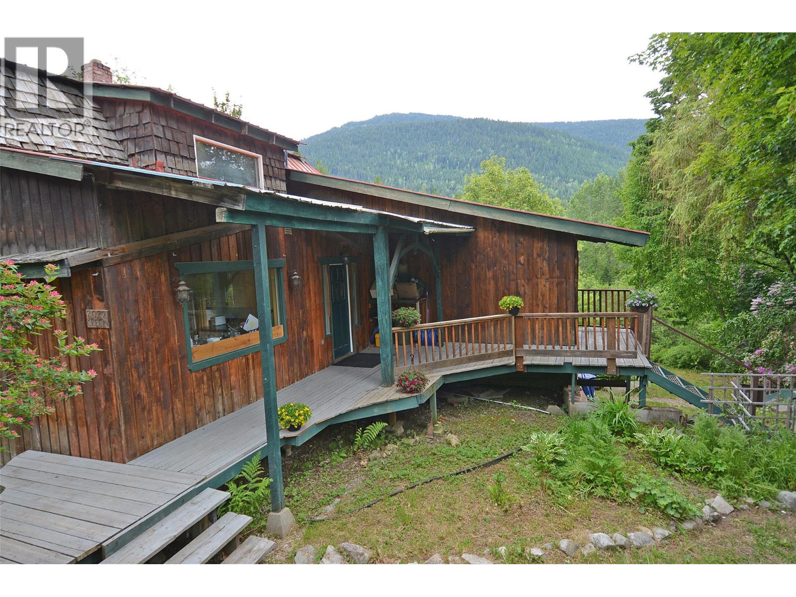 2022 Creek Street, Nelson, British Columbia  V1L 1M7 - Photo 68 - 10396321