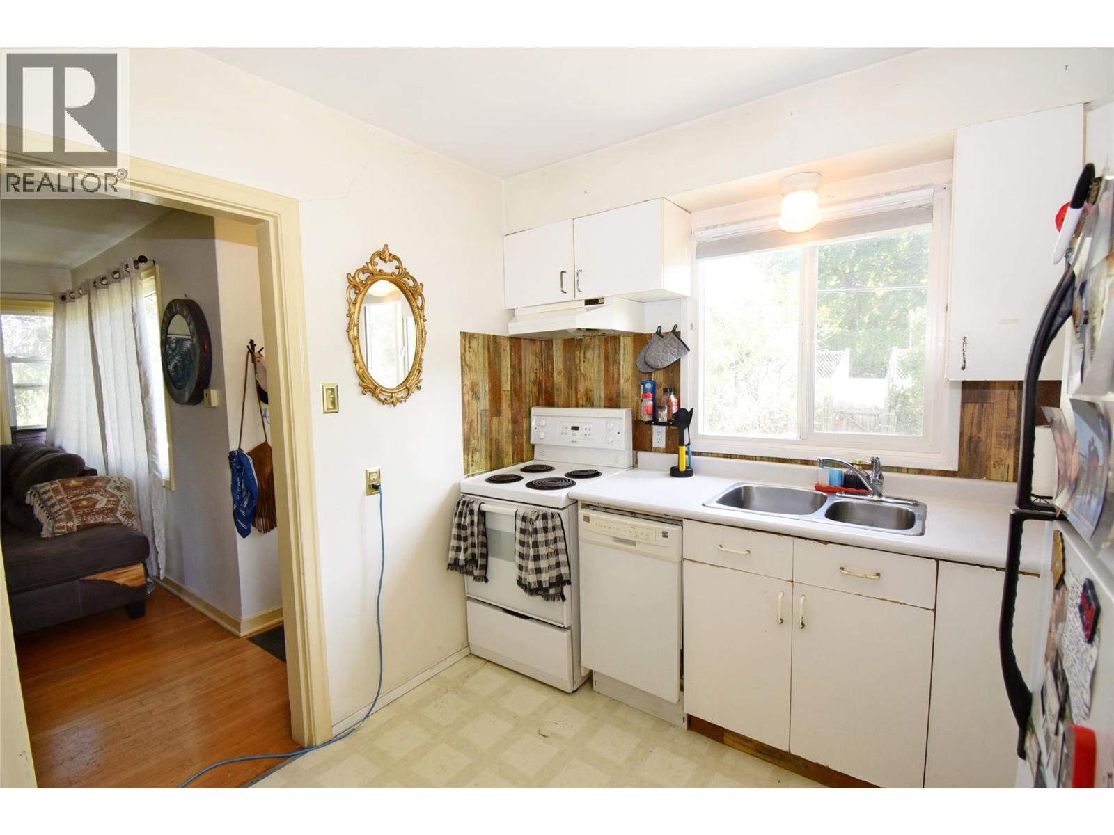 231 Shuswap Street Sw, Salmon Arm, British Columbia  V1B 4H9 - Photo 15 - 10396568