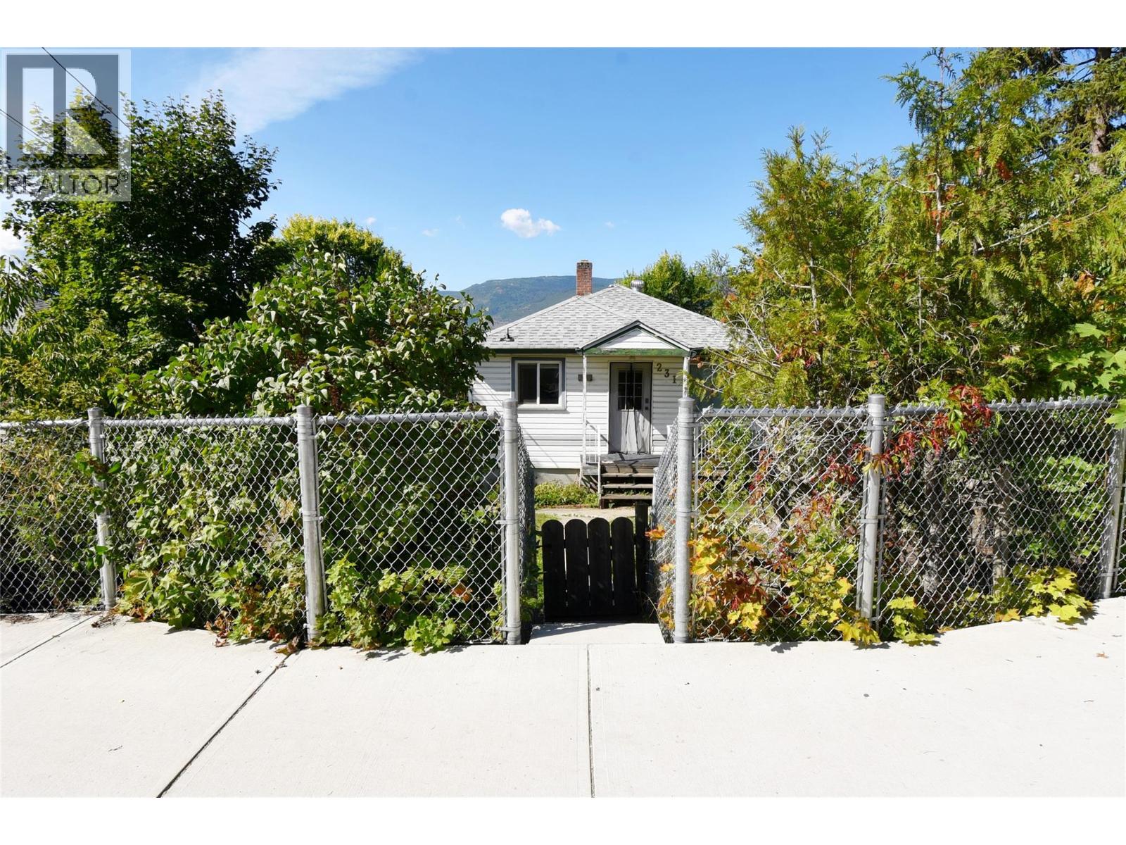231 Shuswap Street Sw, Salmon Arm, British Columbia  V1B 4H9 - Photo 3 - 10396568