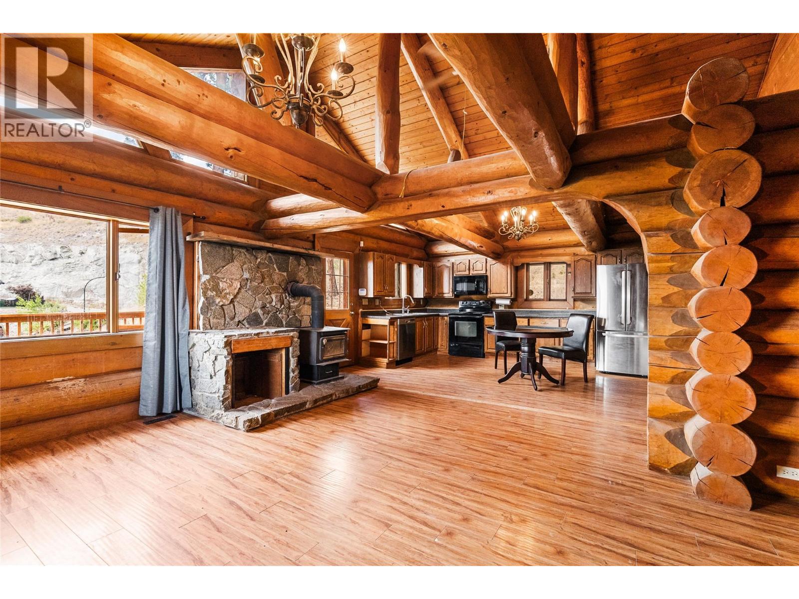 5876 Victoria Street, Peachland, British Columbia  V0H 1X4 - Photo 3 - 10396486