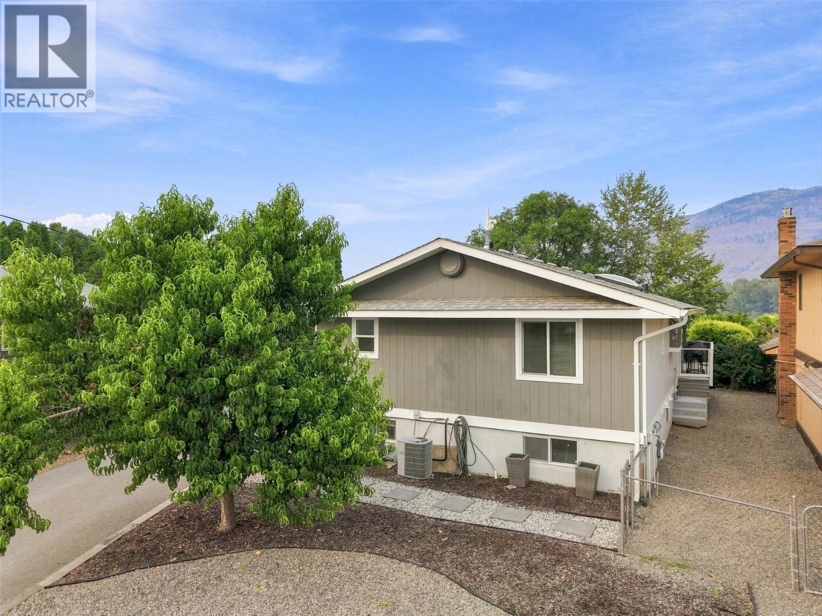 728 Driftwood Place, Kamloops, British Columbia  V2B 7Y5 - Photo 2 - 10396231