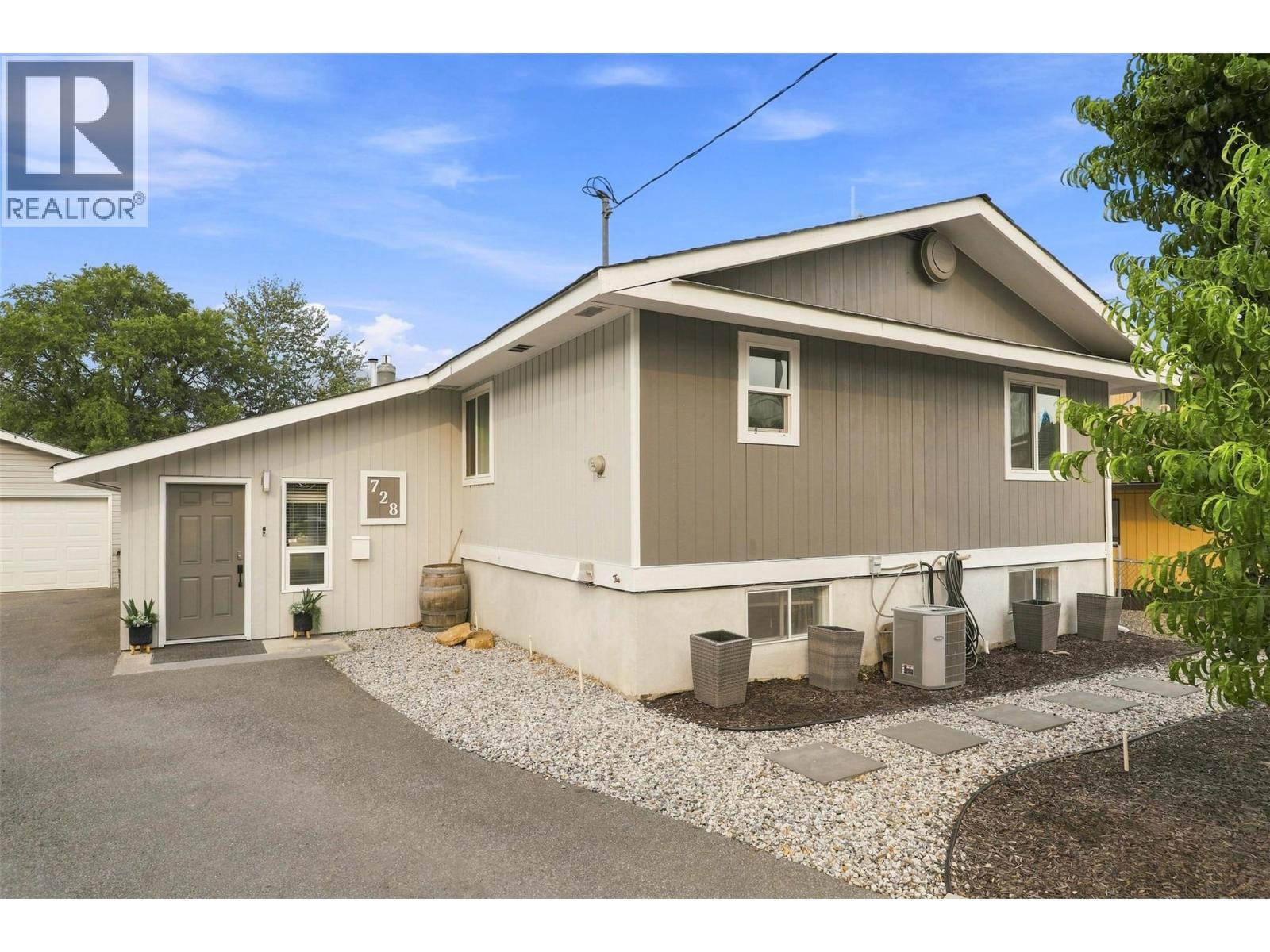 728 Driftwood Place, Kamloops, British Columbia  V2B 7Y5 - Photo 4 - 10396231