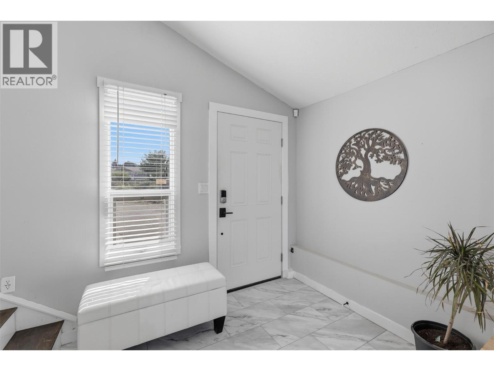 728 Driftwood Place, Kamloops, British Columbia  V2B 7Y5 - Photo 6 - 10396231
