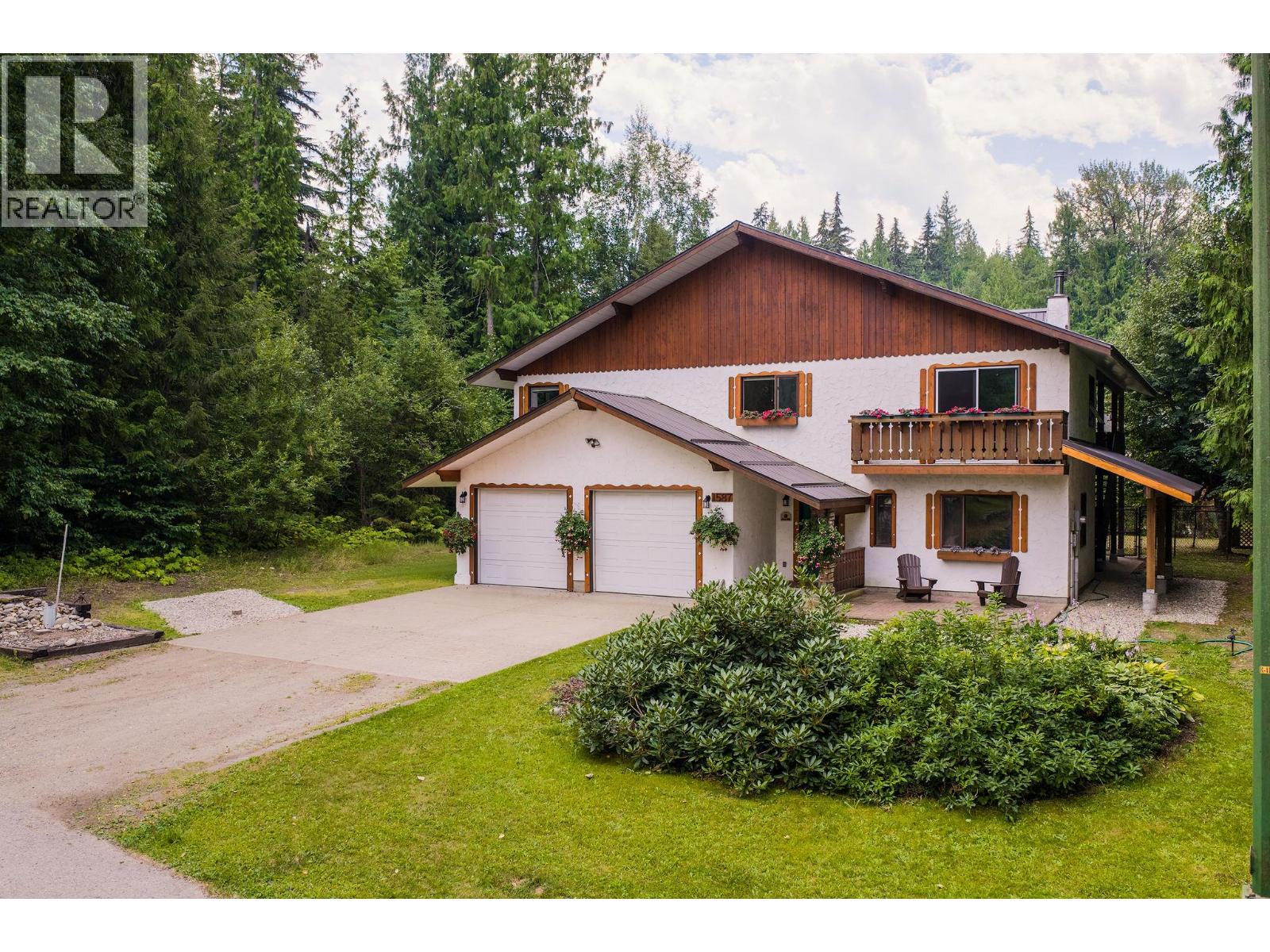 1587 Pratico Road, Revelstoke, British Columbia  V0E 2S1 - Photo 3 - 10395967