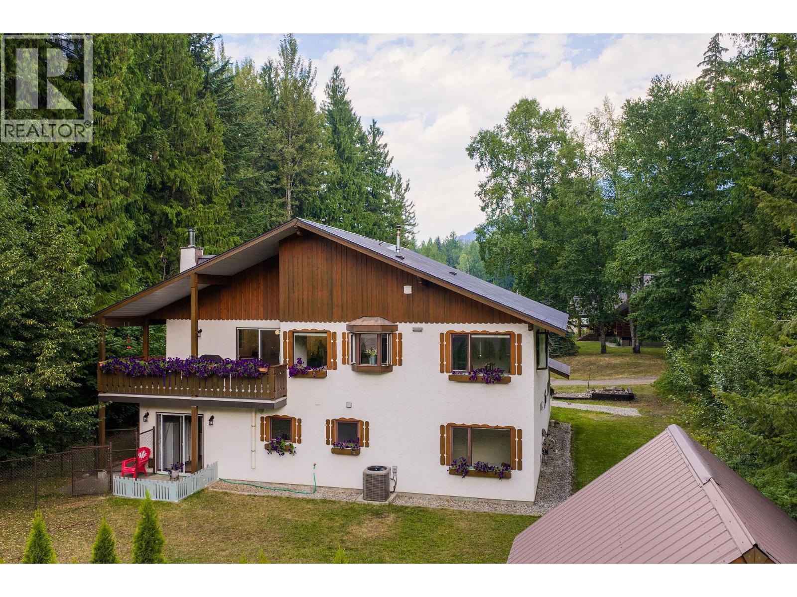 1587 Pratico Road, Revelstoke, British Columbia  V0E 2S1 - Photo 4 - 10395967