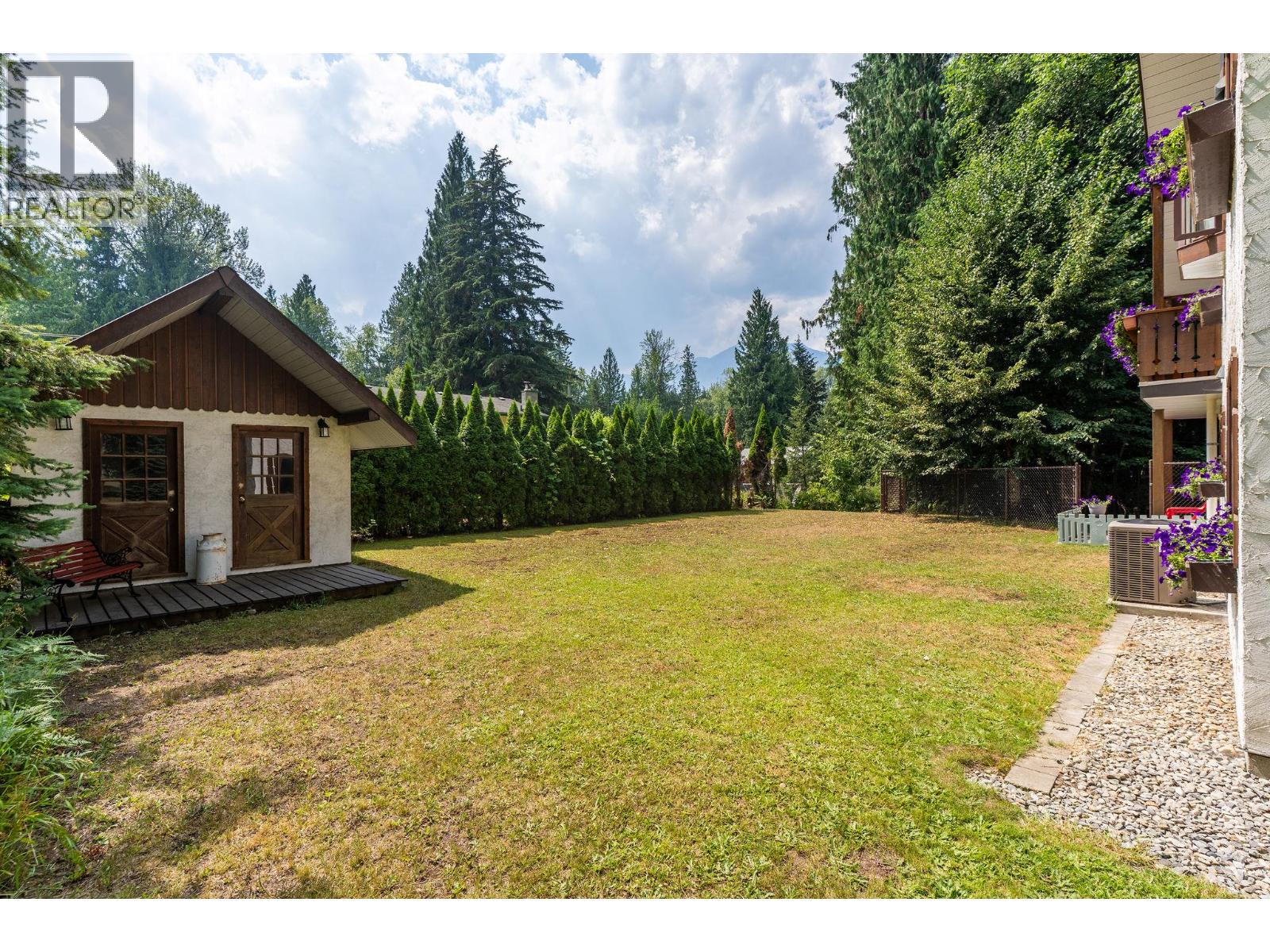 1587 Pratico Road, Revelstoke, British Columbia  V0E 2S1 - Photo 5 - 10395967