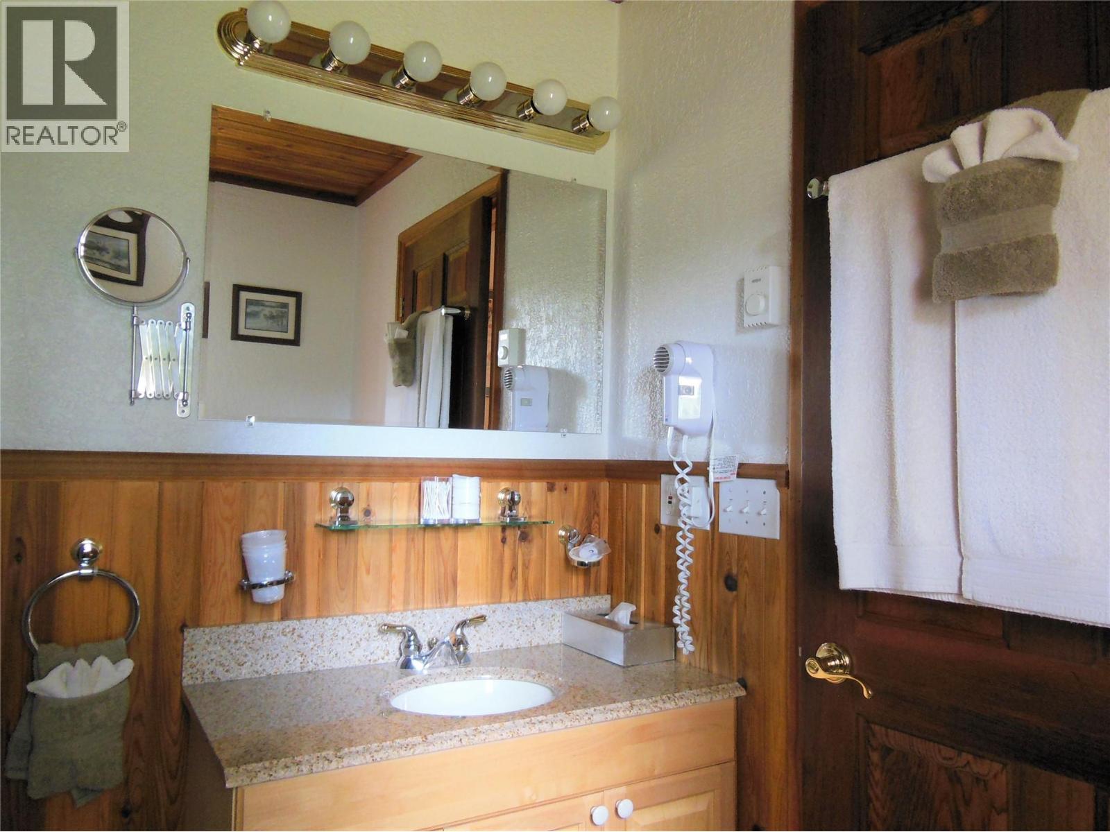 5177 Clearwater Valley Road, Clearwater, British Columbia  V0E 1N1 - Photo 35 - 10396625