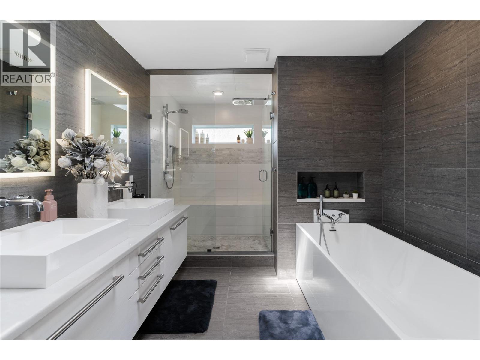 2060 Bennett Road, Kelowna, British Columbia  V1V 2C1 - Photo 37 - 10396647