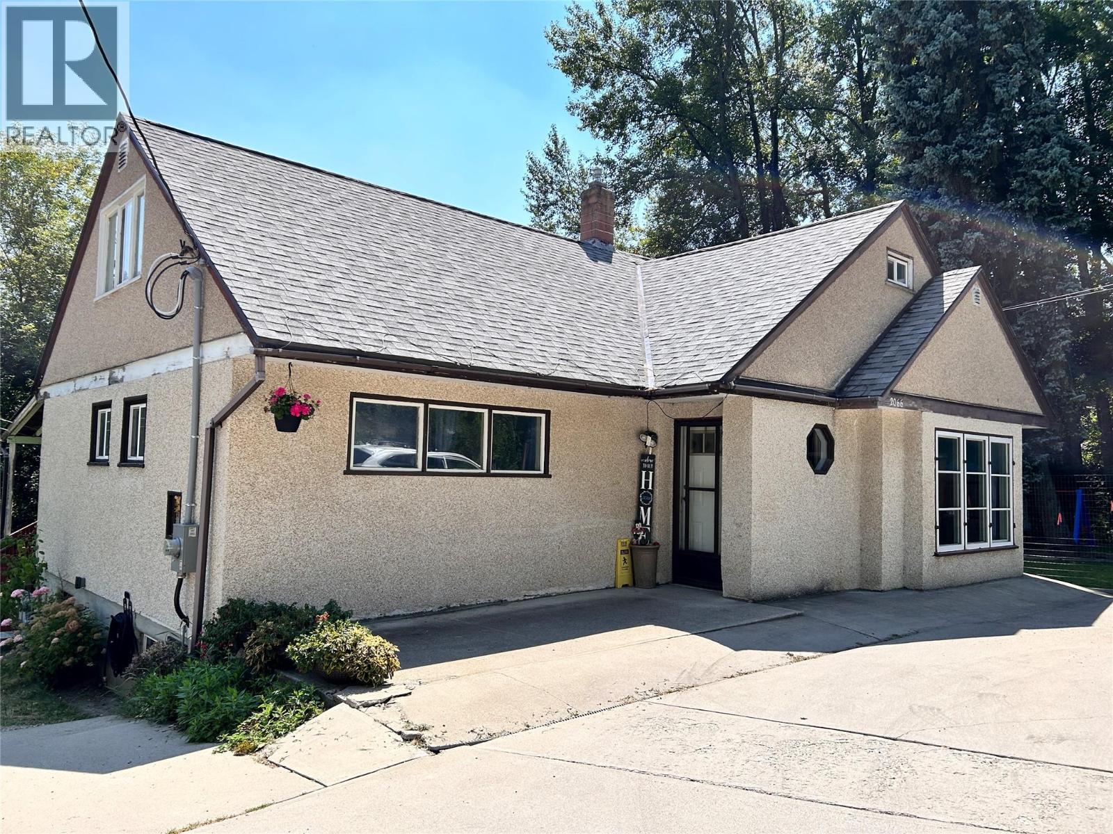 2066 Caughlin Road, Fruitvale, British Columbia  V0G 1L1 - Photo 1 - 10395822