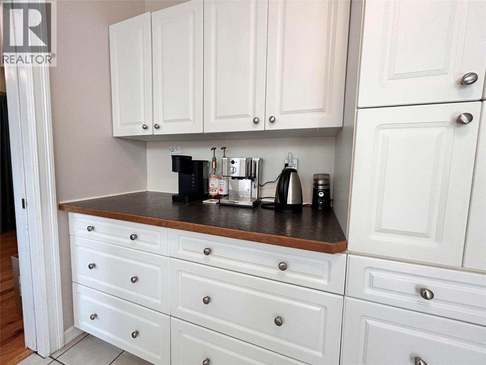 2066 Caughlin Road, Fruitvale, British Columbia  V0G 1L1 - Photo 10 - 10395822