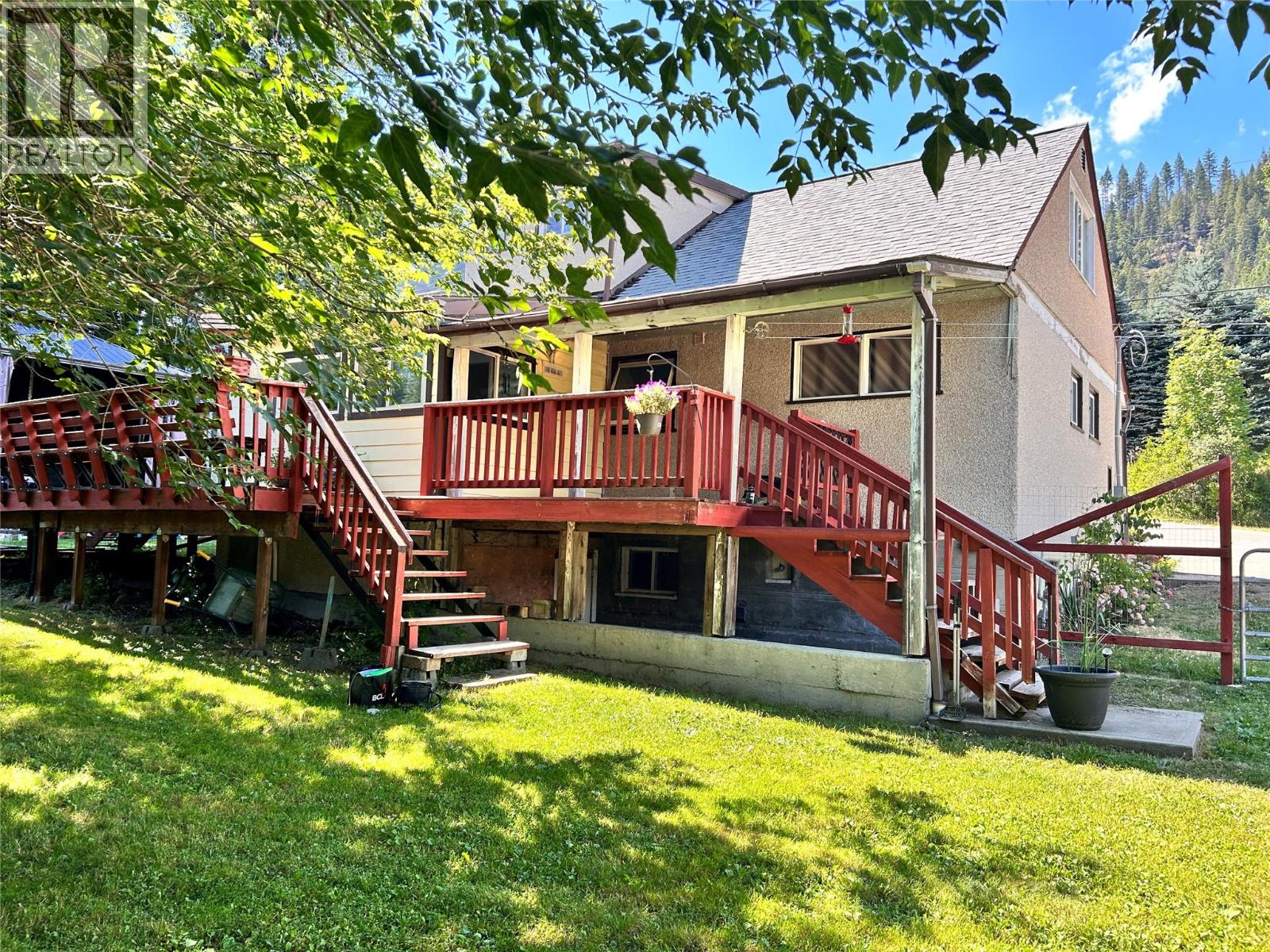2066 Caughlin Road, Fruitvale, British Columbia  V0G 1L1 - Photo 2 - 10395822