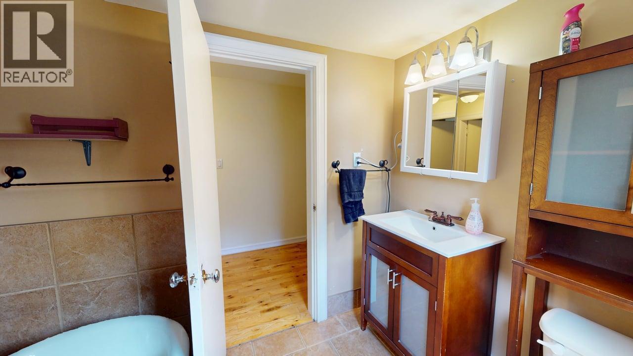 2066 Caughlin Road, Fruitvale, British Columbia  V0G 1L1 - Photo 34 - 10395822