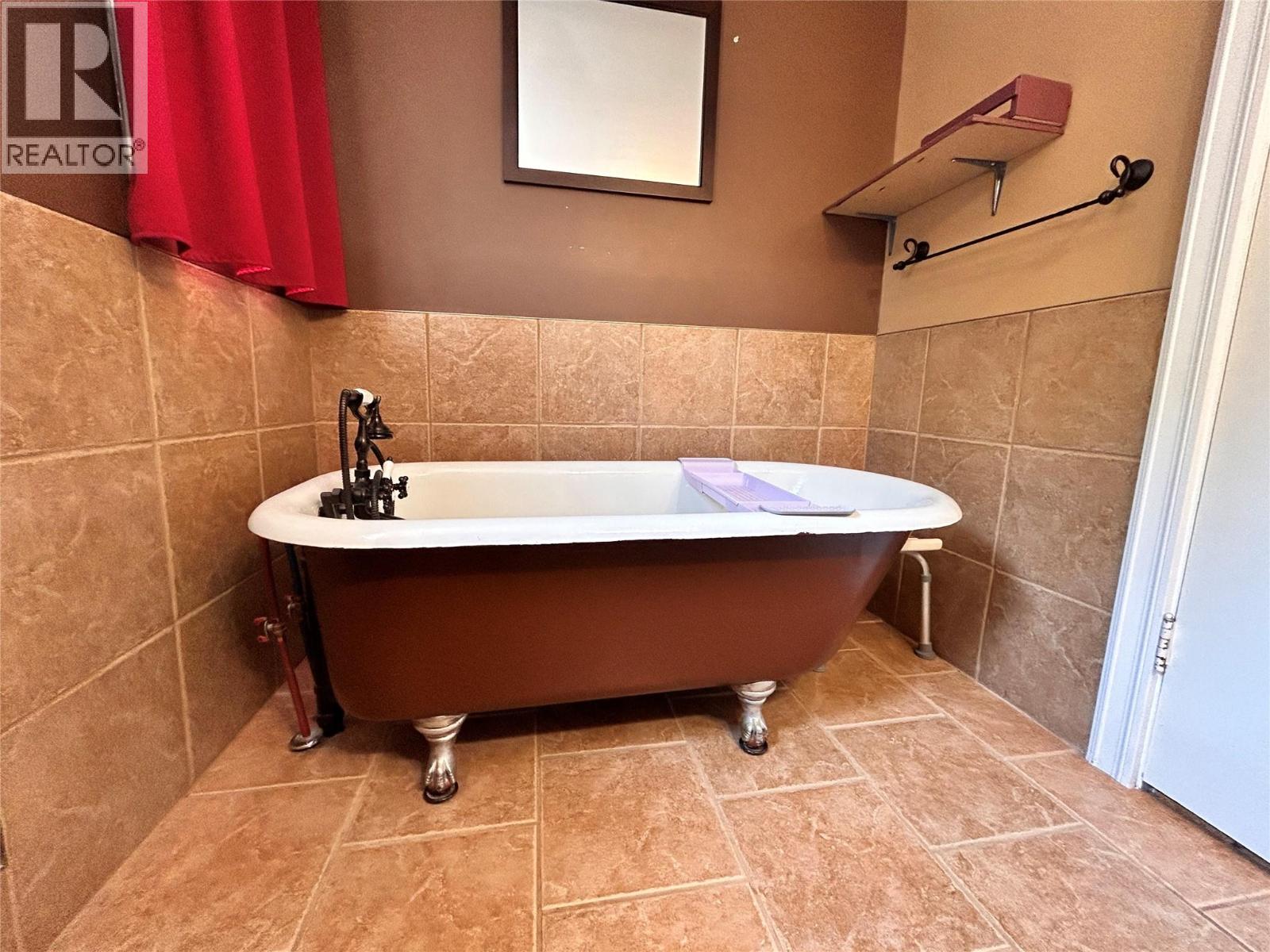 2066 Caughlin Road, Fruitvale, British Columbia  V0G 1L1 - Photo 35 - 10395822