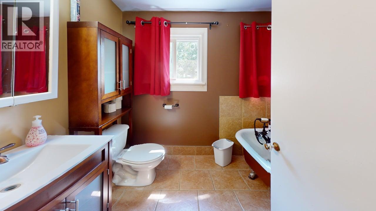 2066 Caughlin Road, Fruitvale, British Columbia  V0G 1L1 - Photo 37 - 10395822