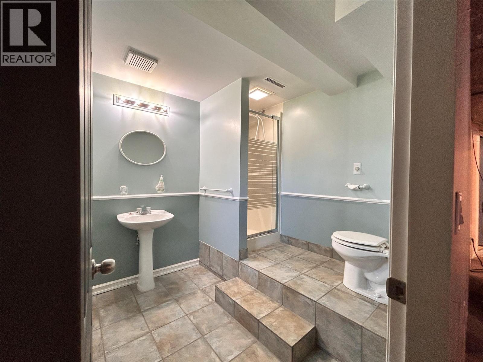 2066 Caughlin Road, Fruitvale, British Columbia  V0G 1L1 - Photo 44 - 10395822