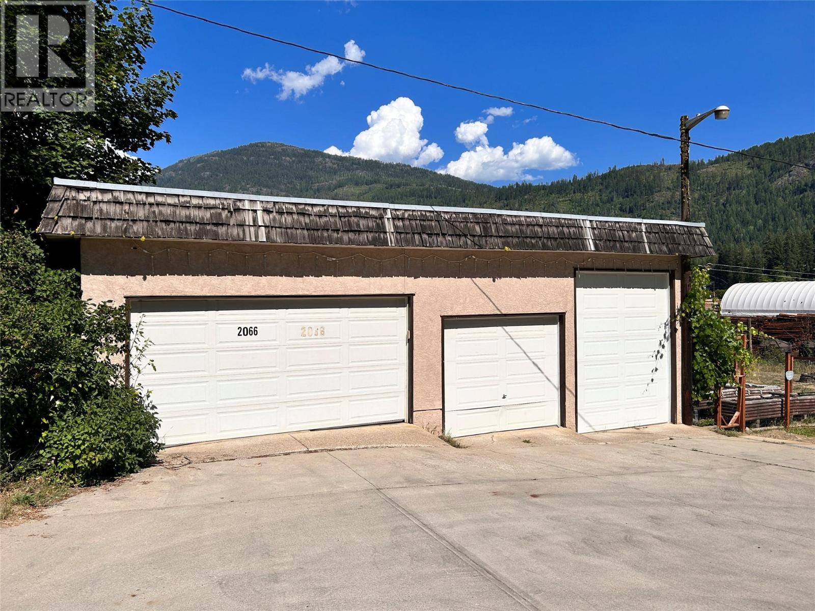 2066 Caughlin Road, Fruitvale, British Columbia  V0G 1L1 - Photo 61 - 10395822
