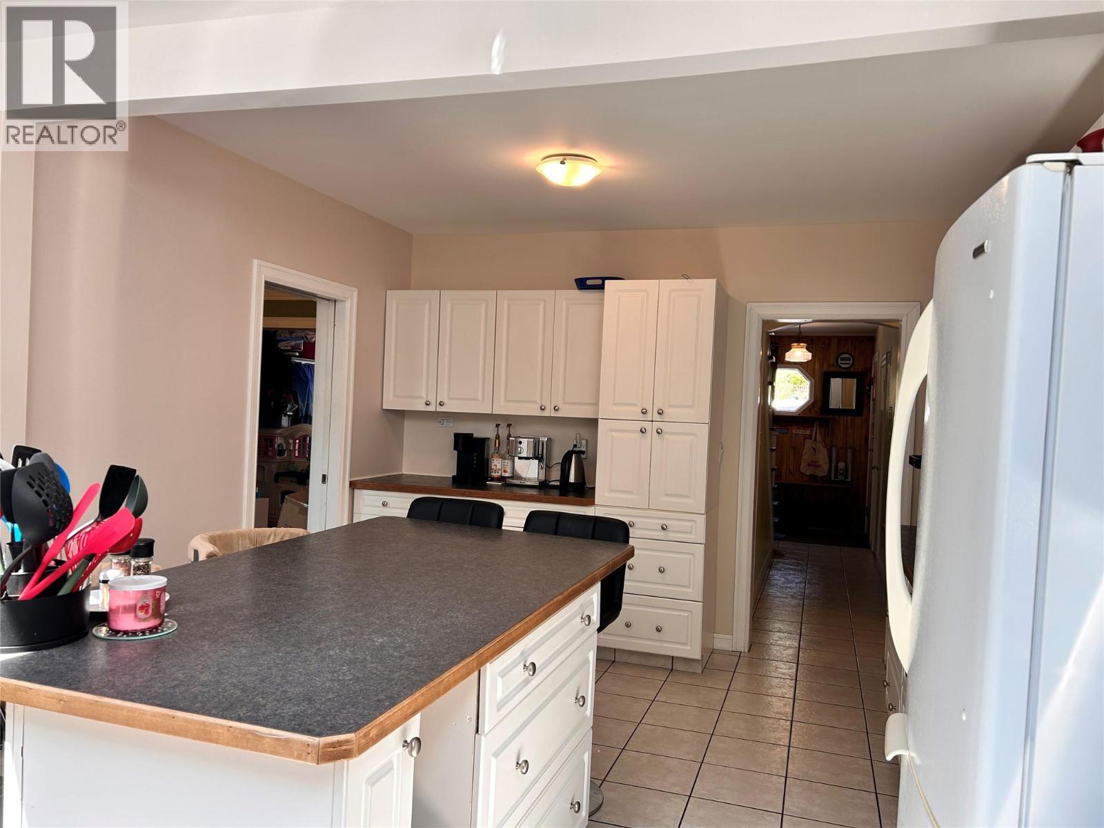 2066 Caughlin Road, Fruitvale, British Columbia  V0G 1L1 - Photo 9 - 10395822