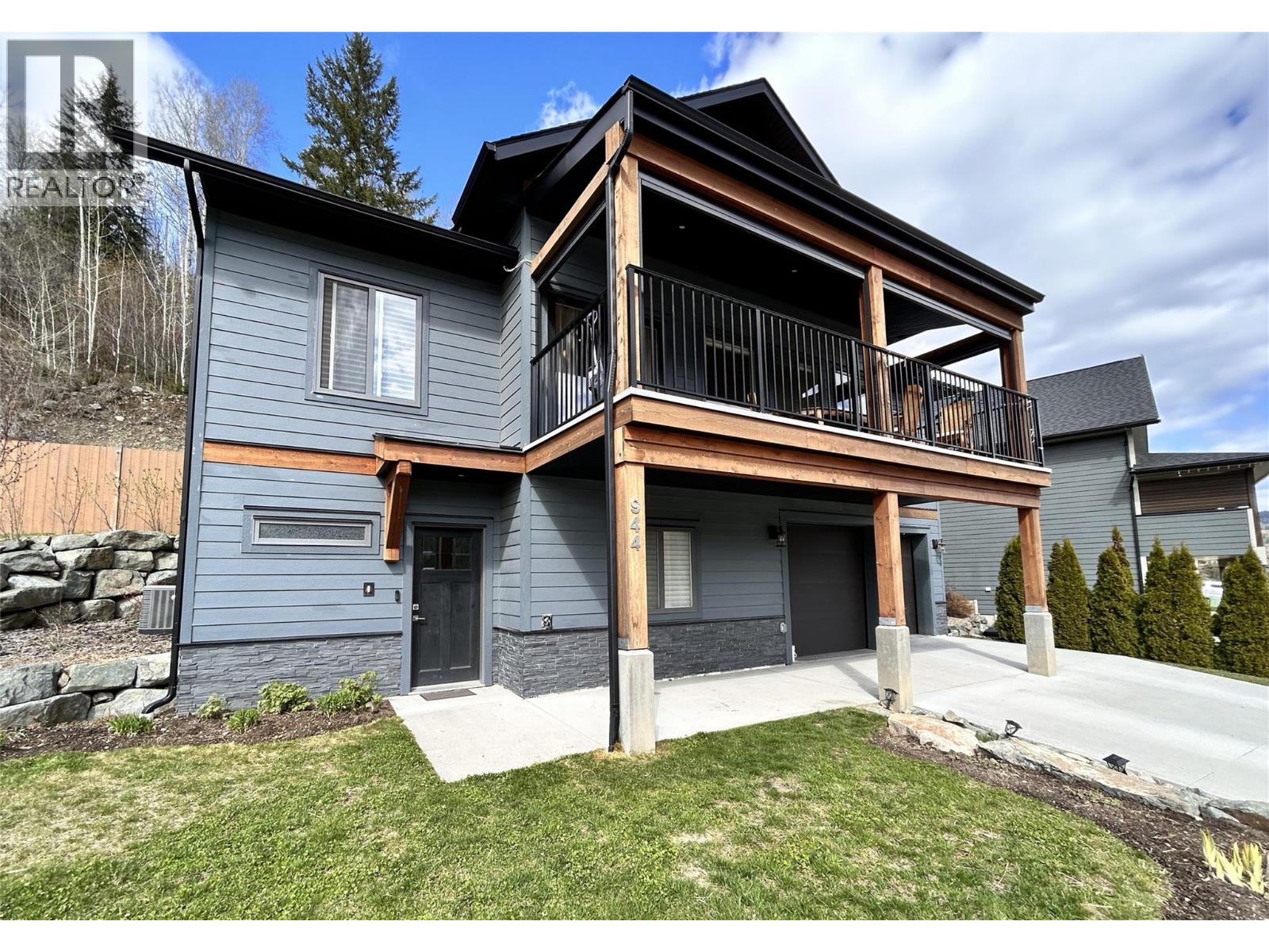 944 Redstone Drive, Rossland, British Columbia  V0G 1Y0 - Photo 2 - 10384040