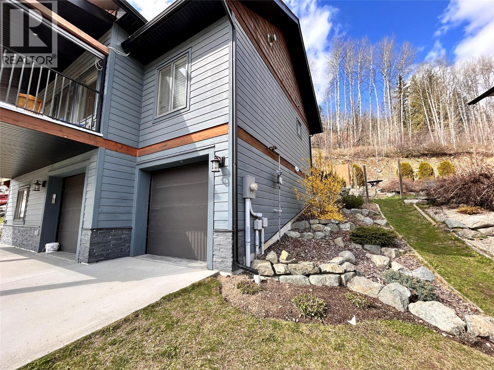 944 Redstone Drive, Rossland, British Columbia  V0G 1Y0 - Photo 4 - 10384040