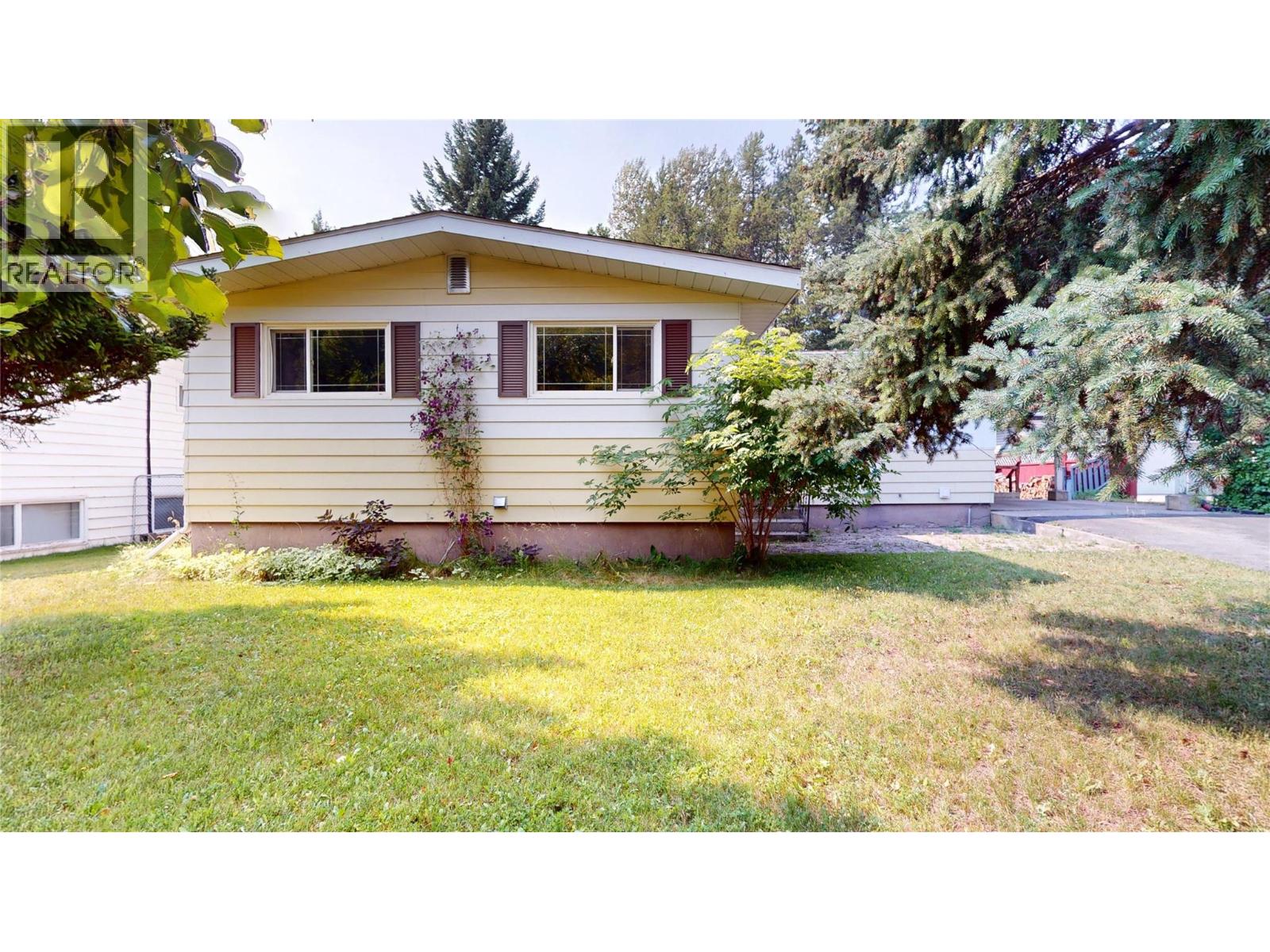 260 Blue Spruce Crescent, Sparwood, British Columbia  V0B 2G1 - Photo 1 - 10395950
