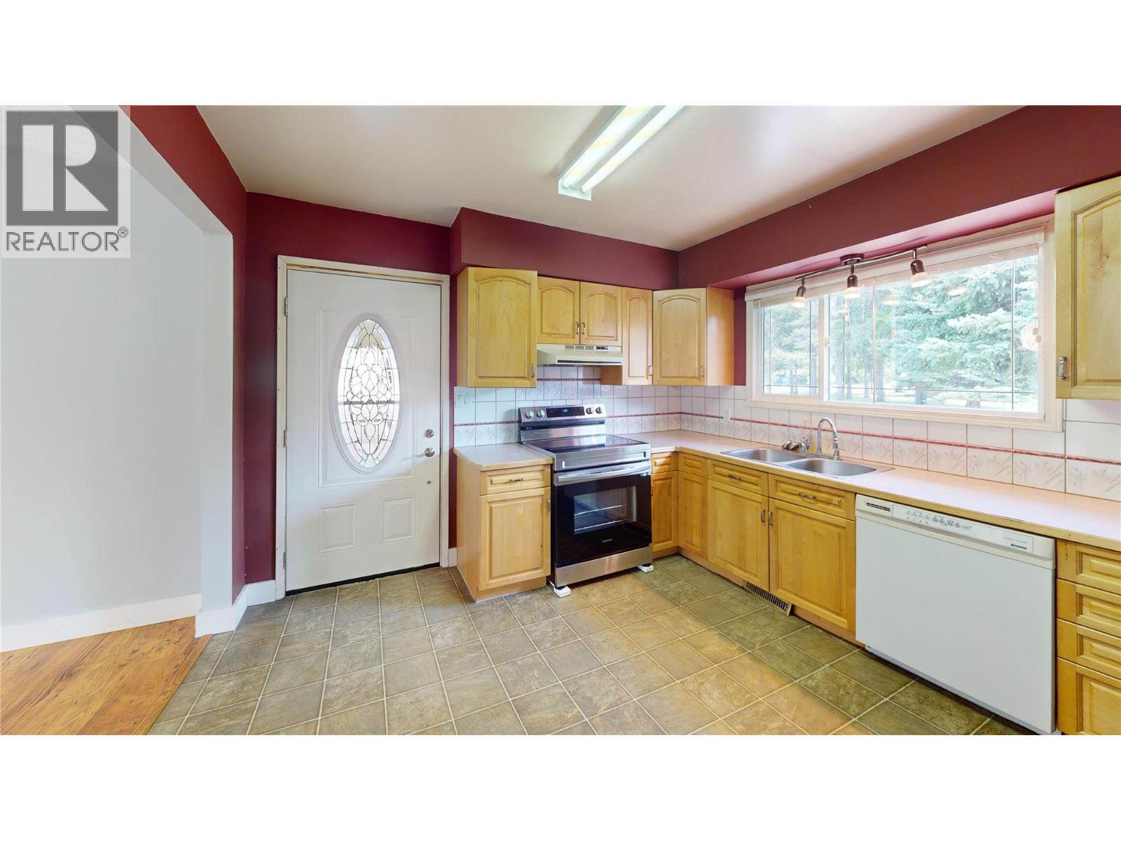 260 Blue Spruce Crescent, Sparwood, British Columbia  V0B 2G1 - Photo 12 - 10395950