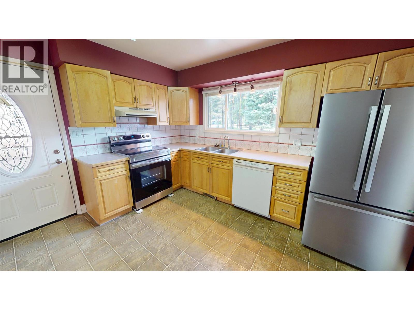 260 Blue Spruce Crescent, Sparwood, British Columbia  V0B 2G1 - Photo 14 - 10395950