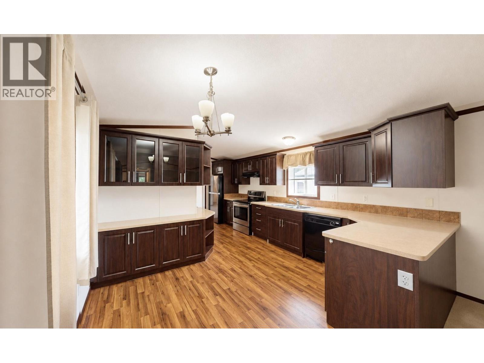 45 Dawson Crescent, Elkford, British Columbia  V0B 1H0 - Photo 6 - 10396377