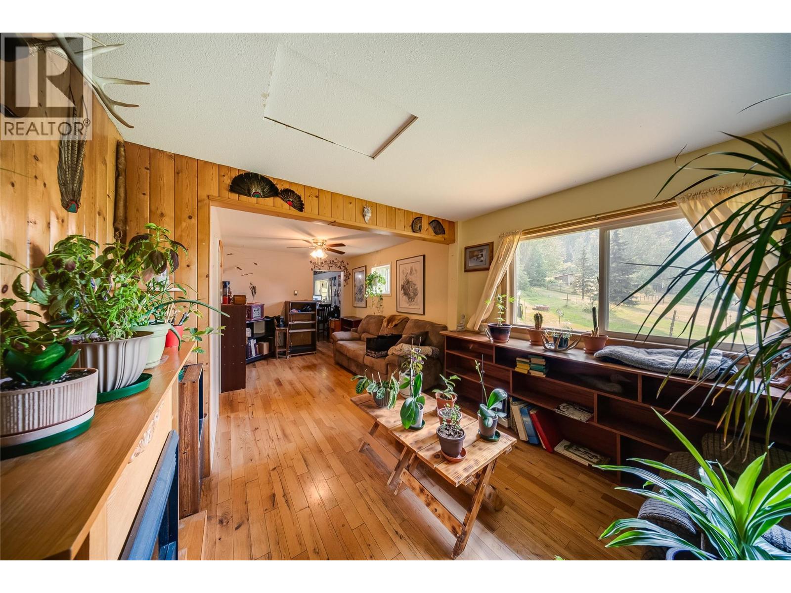 1562 Arrow Lakes Drive, Castlegar, British Columbia  V1N 3N3 - Photo 11 - 10396590