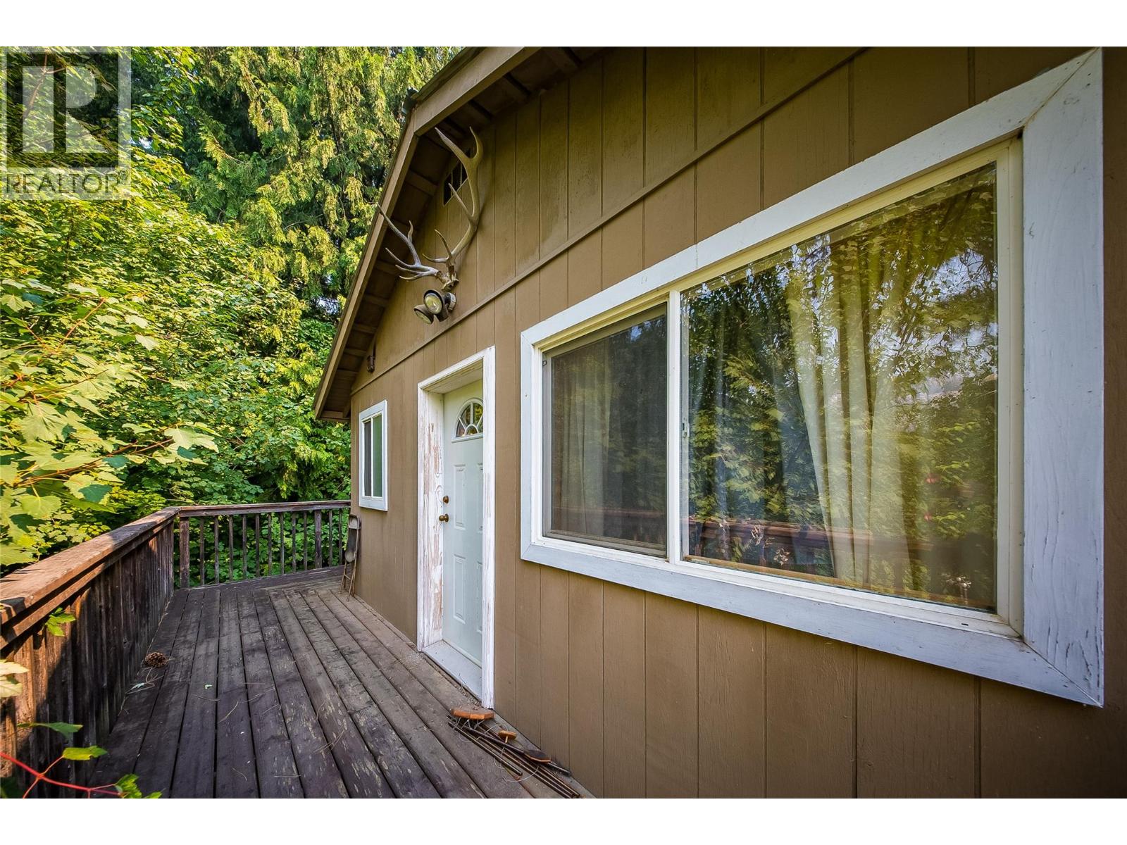 1562 Arrow Lakes Drive, Castlegar, British Columbia  V1N 3N3 - Photo 2 - 10396590