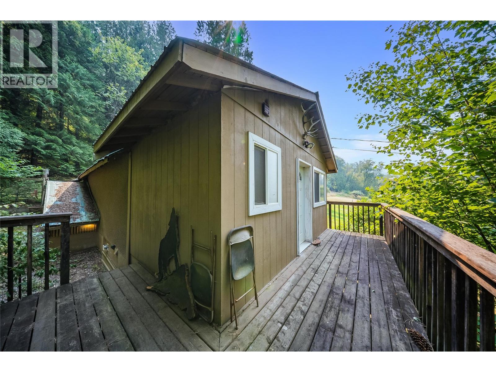 1562 Arrow Lakes Drive, Castlegar, British Columbia  V1N 3N3 - Photo 25 - 10396590
