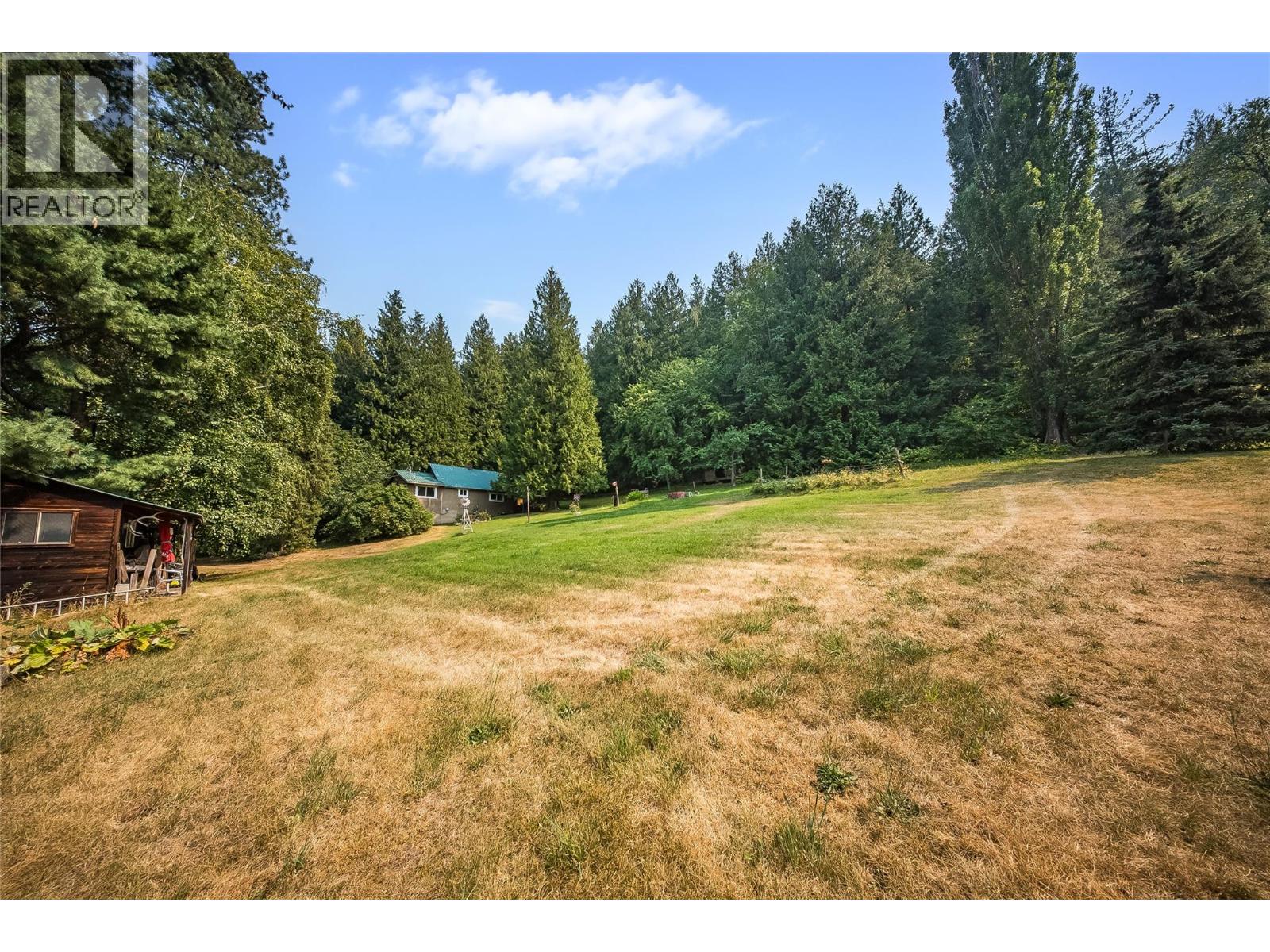 1562 Arrow Lakes Drive, Castlegar, British Columbia  V1N 3N3 - Photo 7 - 10396590