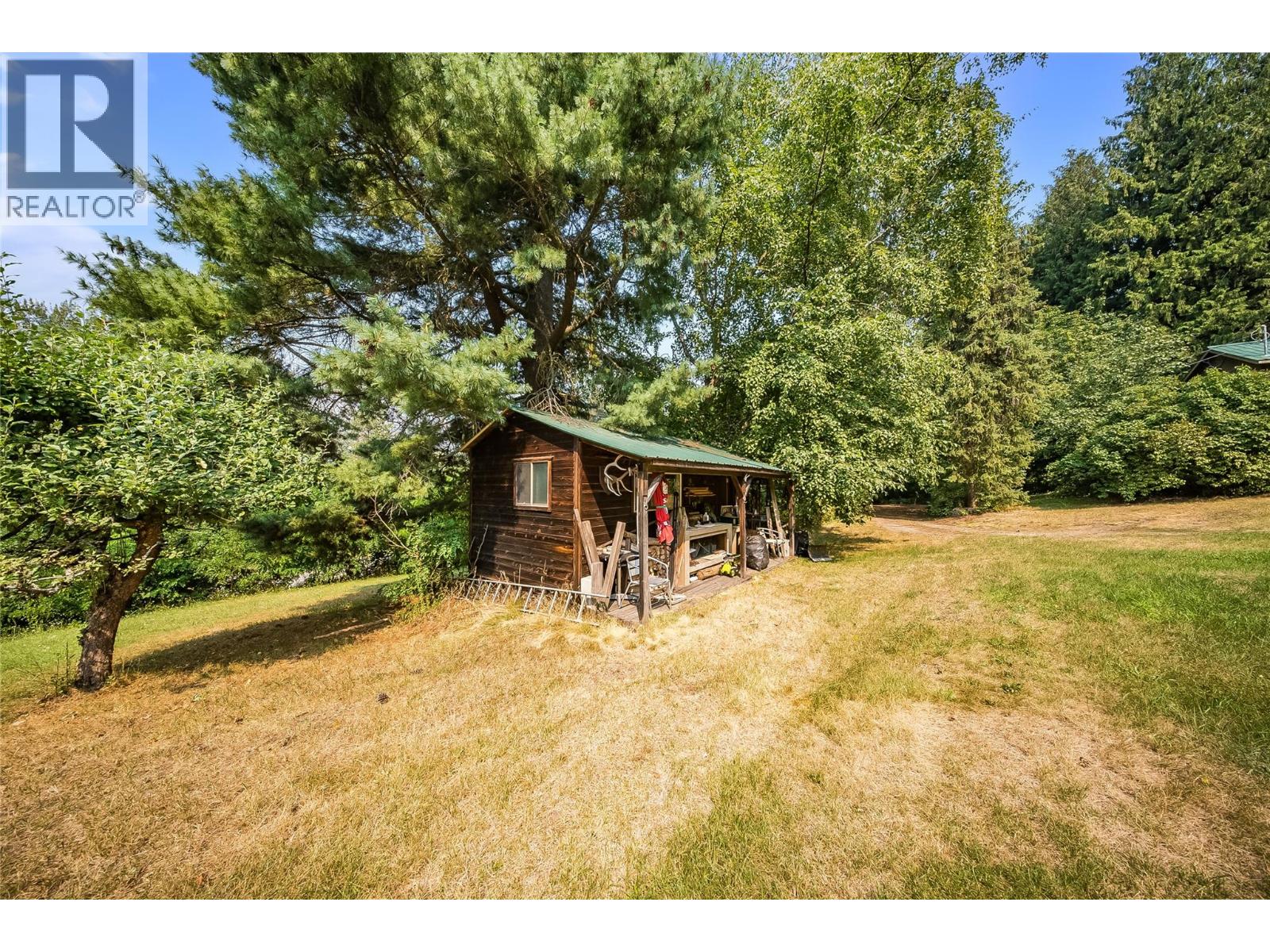 1562 Arrow Lakes Drive, Castlegar, British Columbia  V1N 3N3 - Photo 8 - 10396590