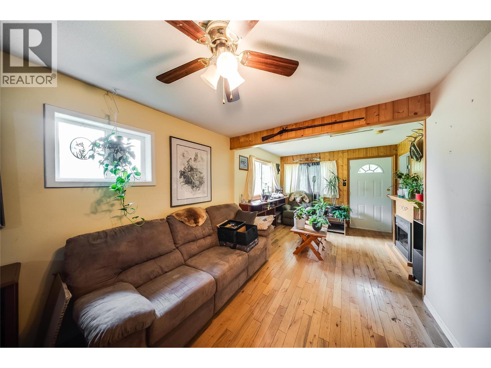 1562 Arrow Lakes Drive, Castlegar, British Columbia  V1N 3N3 - Photo 9 - 10396590