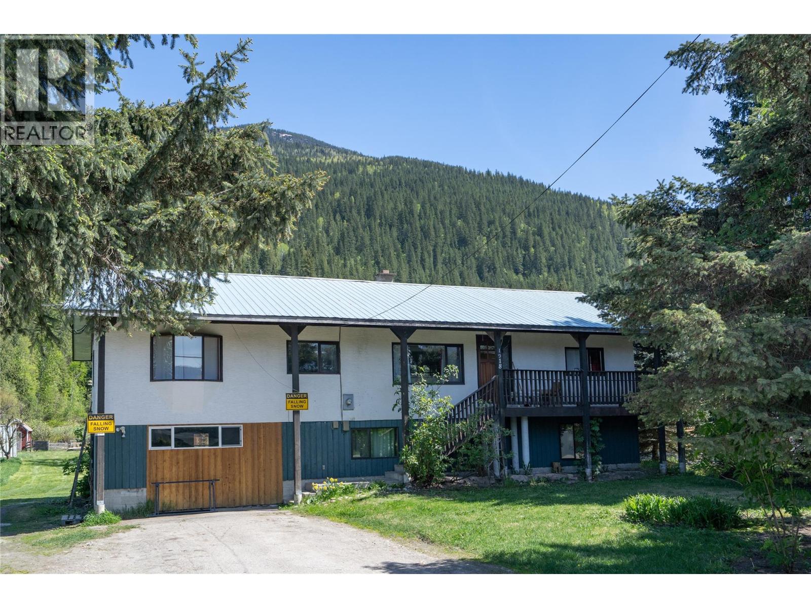 1918 Camozzi Road, Revelstoke, British Columbia  V0E 2S0 - Photo 1 - 10395730