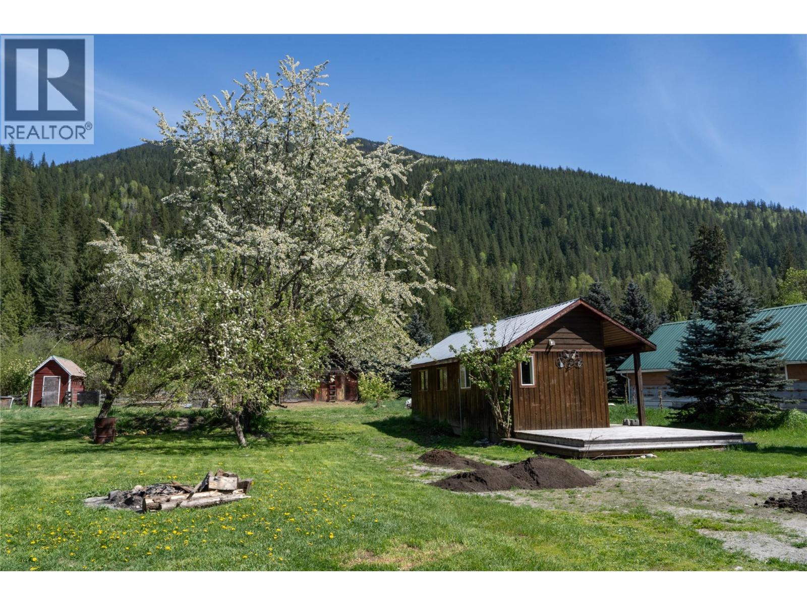 1918 Camozzi Road, Revelstoke, British Columbia  V0E 2S0 - Photo 12 - 10395730
