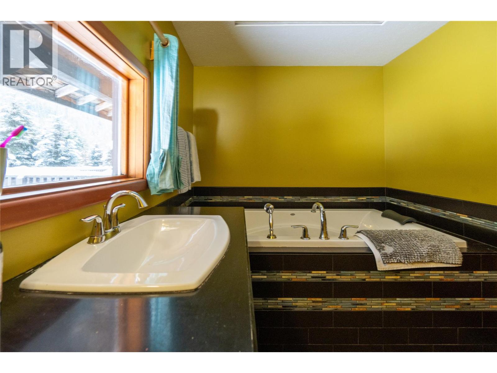 1918 Camozzi Road, Revelstoke, British Columbia  V0E 2S0 - Photo 22 - 10395730