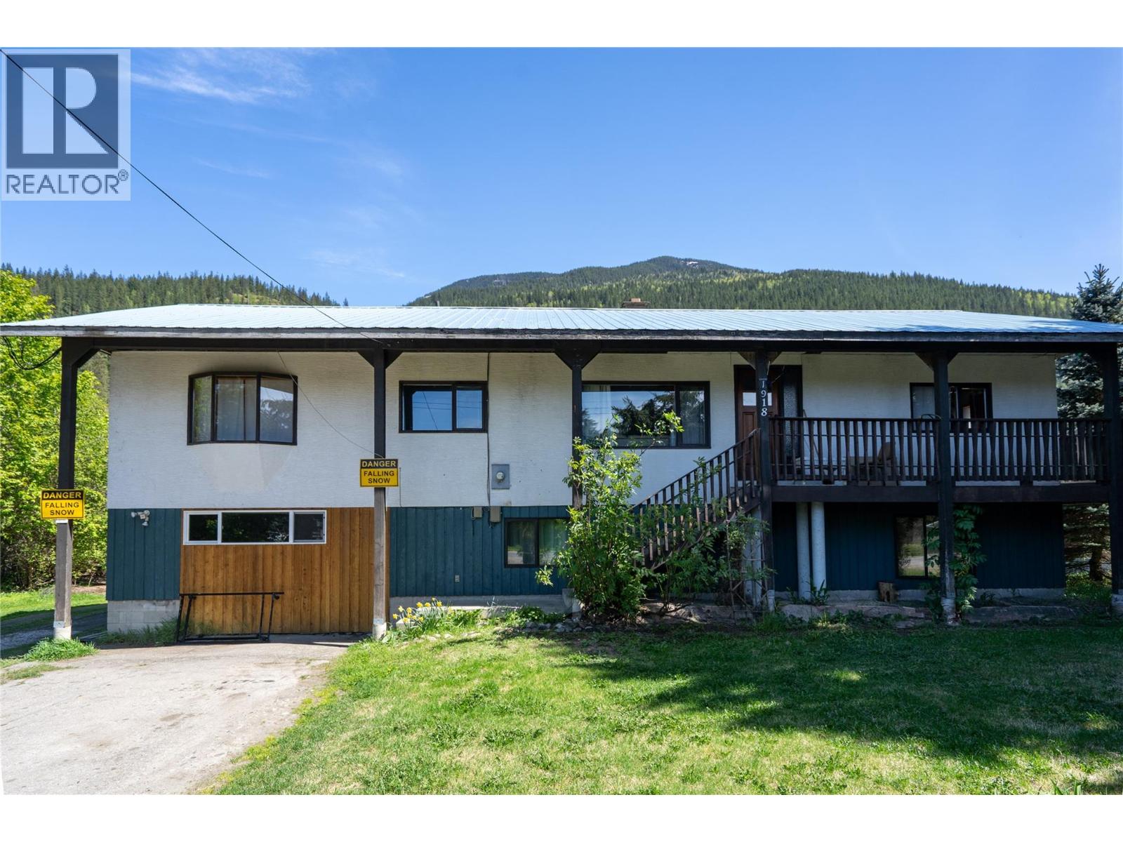 1918 Camozzi Road, Revelstoke, British Columbia  V0E 2S0 - Photo 3 - 10395730