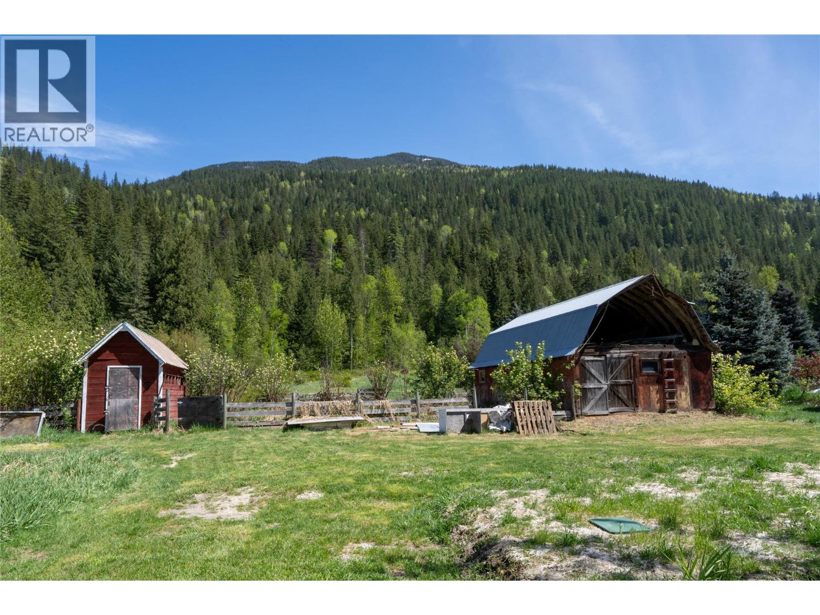 1918 Camozzi Road, Revelstoke, British Columbia  V0E 2S0 - Photo 9 - 10395730