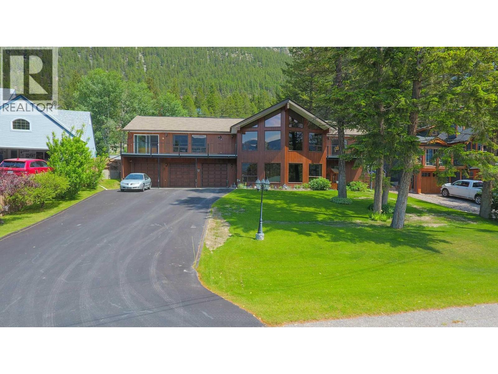 8408 Richardson Crescent, Canal Flats, British Columbia  V0B 1B0 - Photo 1 - 10396659
