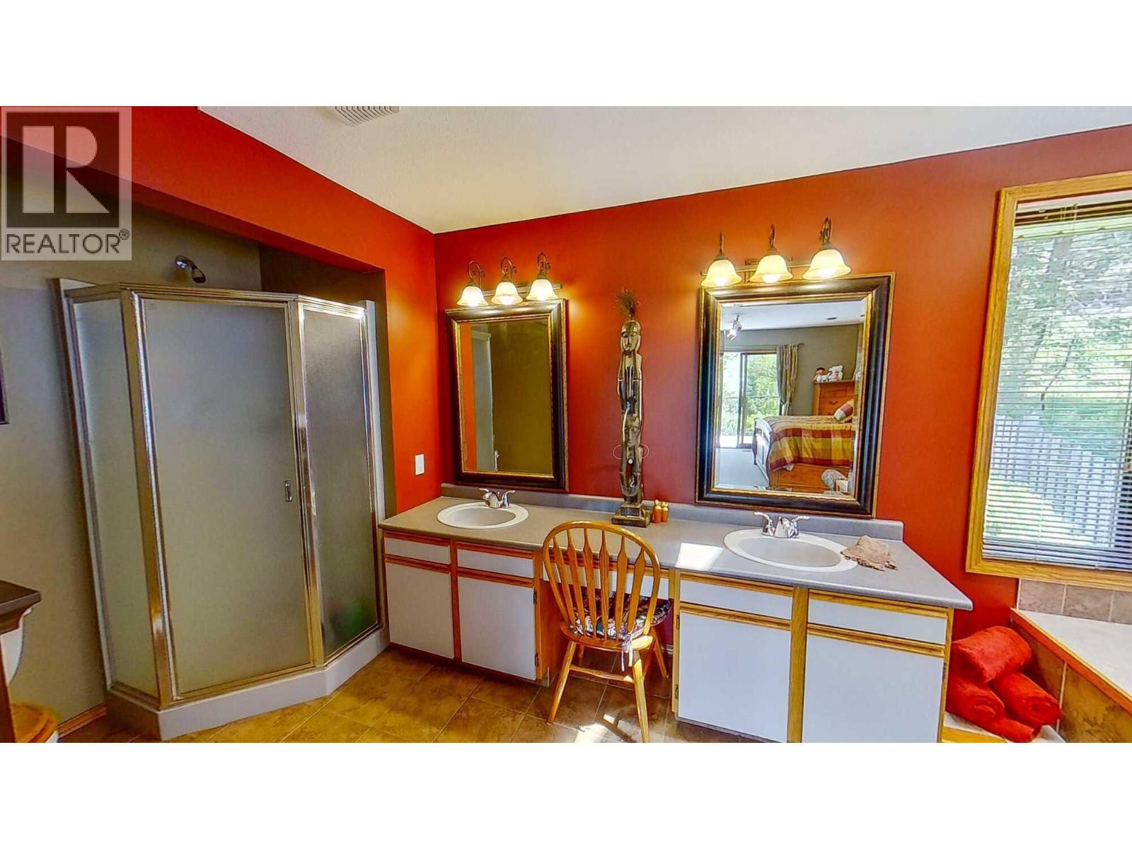 8408 Richardson Crescent, Canal Flats, British Columbia  V0B 1B0 - Photo 11 - 10396659