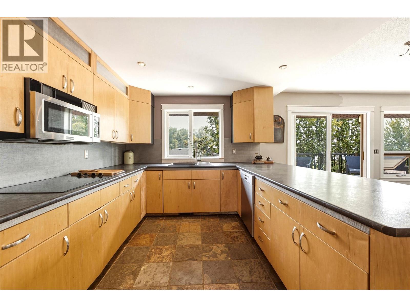8905 Russet Drive, Vernon, British Columbia  V1B 2B7 - Photo 12 - 10396513