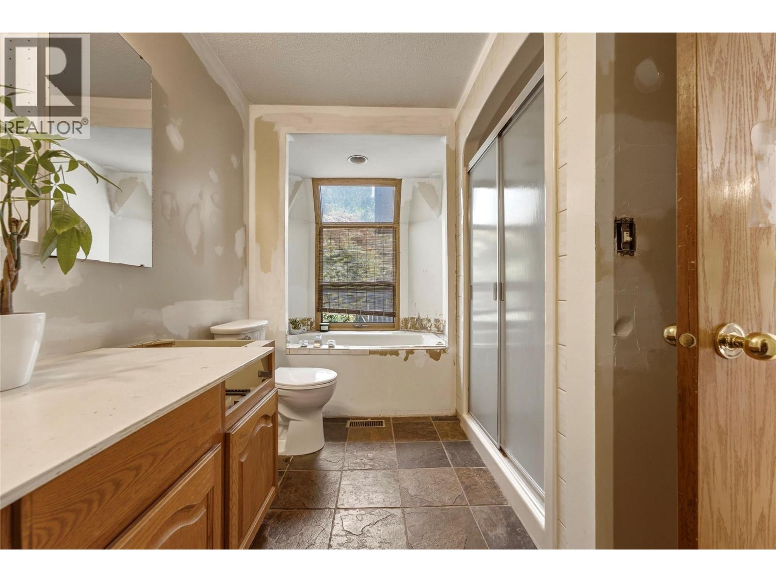 8905 Russet Drive, Vernon, British Columbia  V1B 2B7 - Photo 20 - 10396513