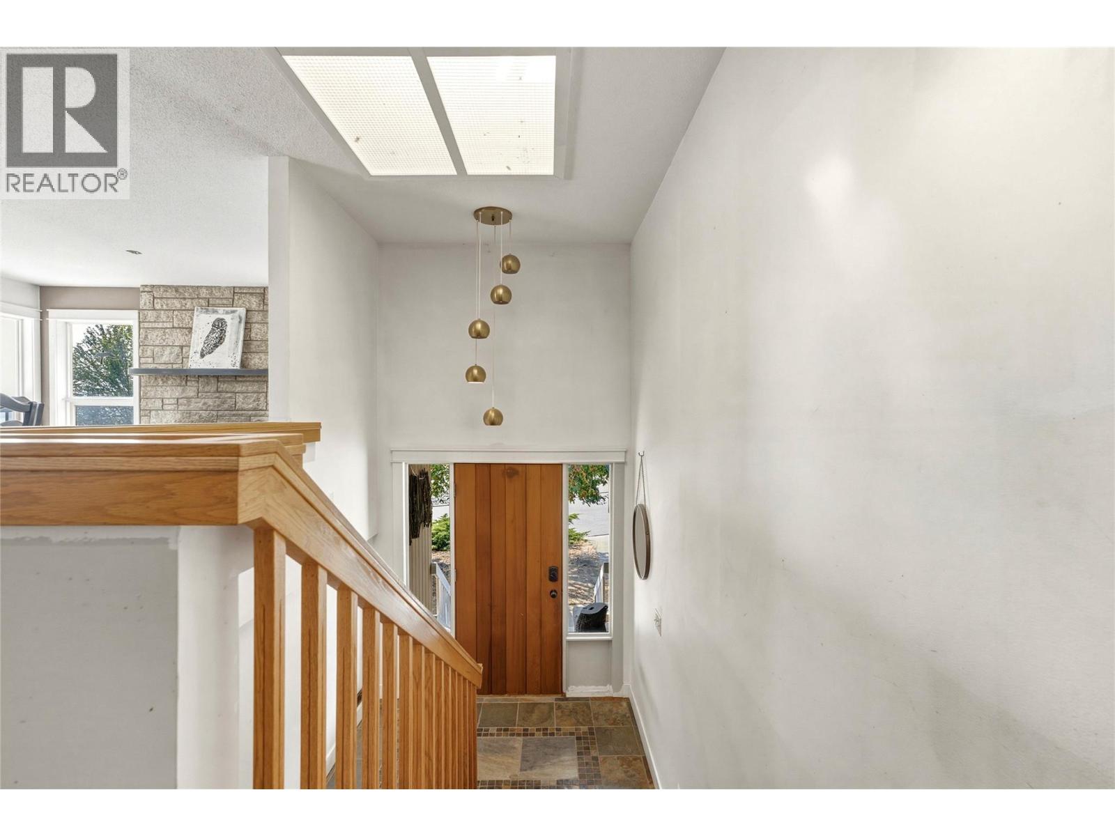 8905 Russet Drive, Vernon, British Columbia  V1B 2B7 - Photo 3 - 10396513