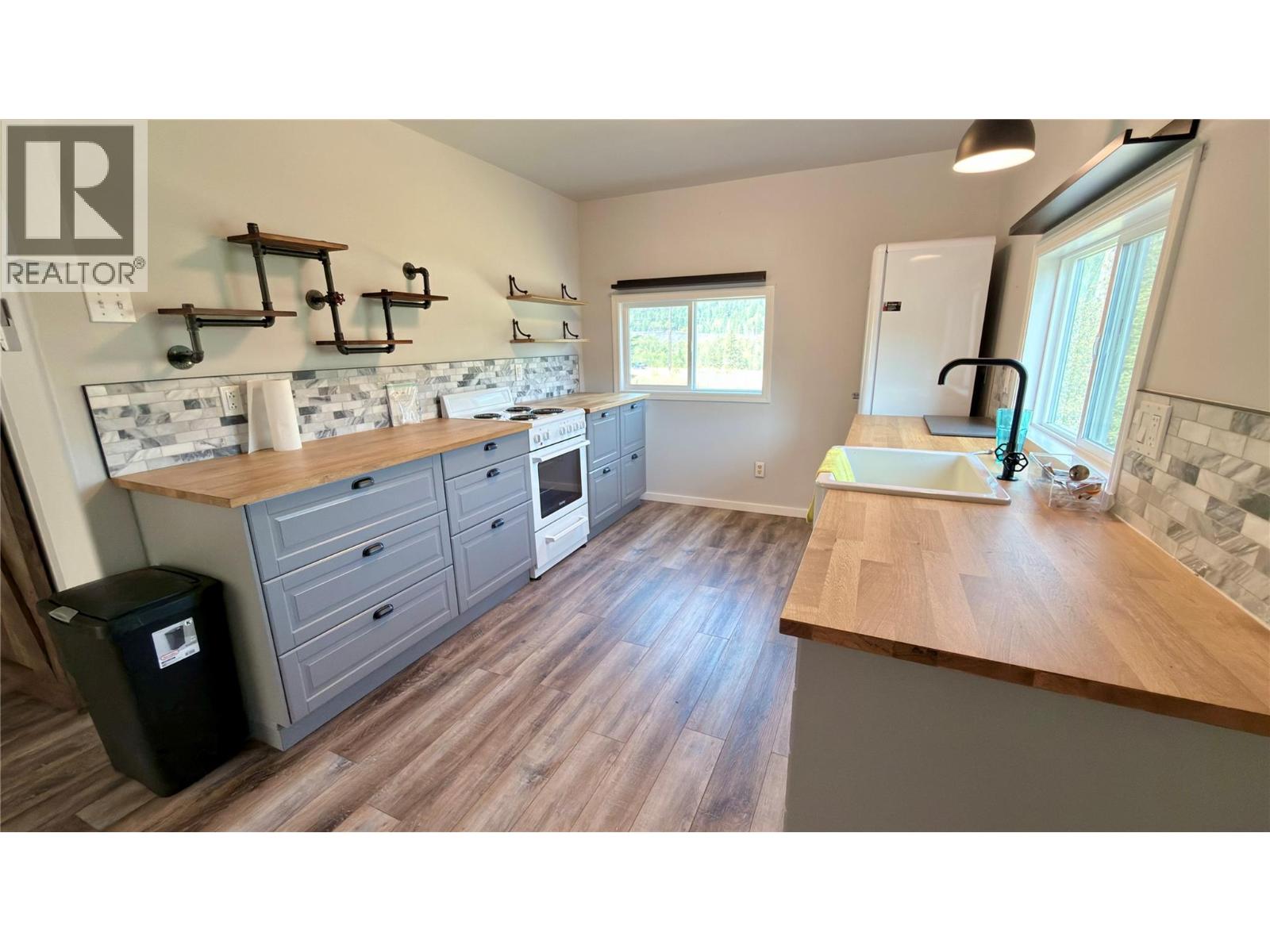425 Everette Avenue, Greenwood, British Columbia  V0H 1J0 - Photo 16 - 10396725