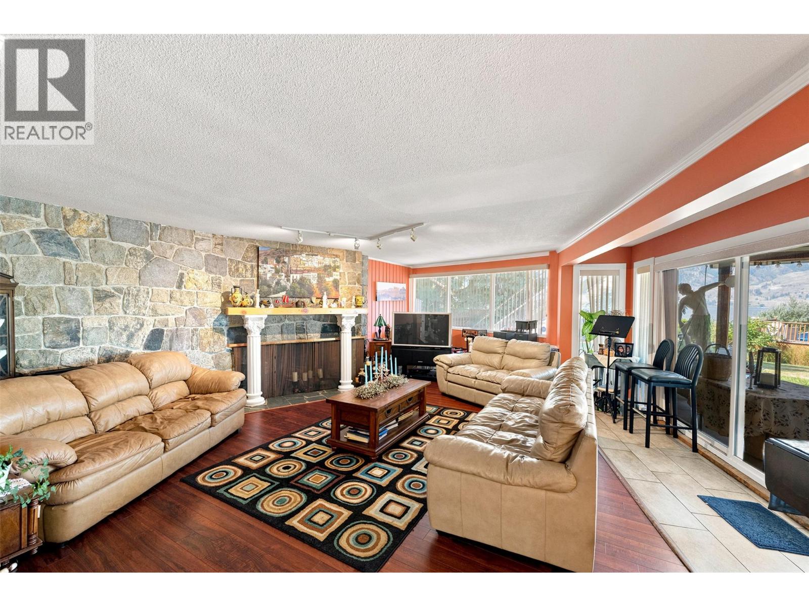 3935 Lakeside Road, Penticton, British Columbia  V2A 8W1 - Photo 10 - 10395992