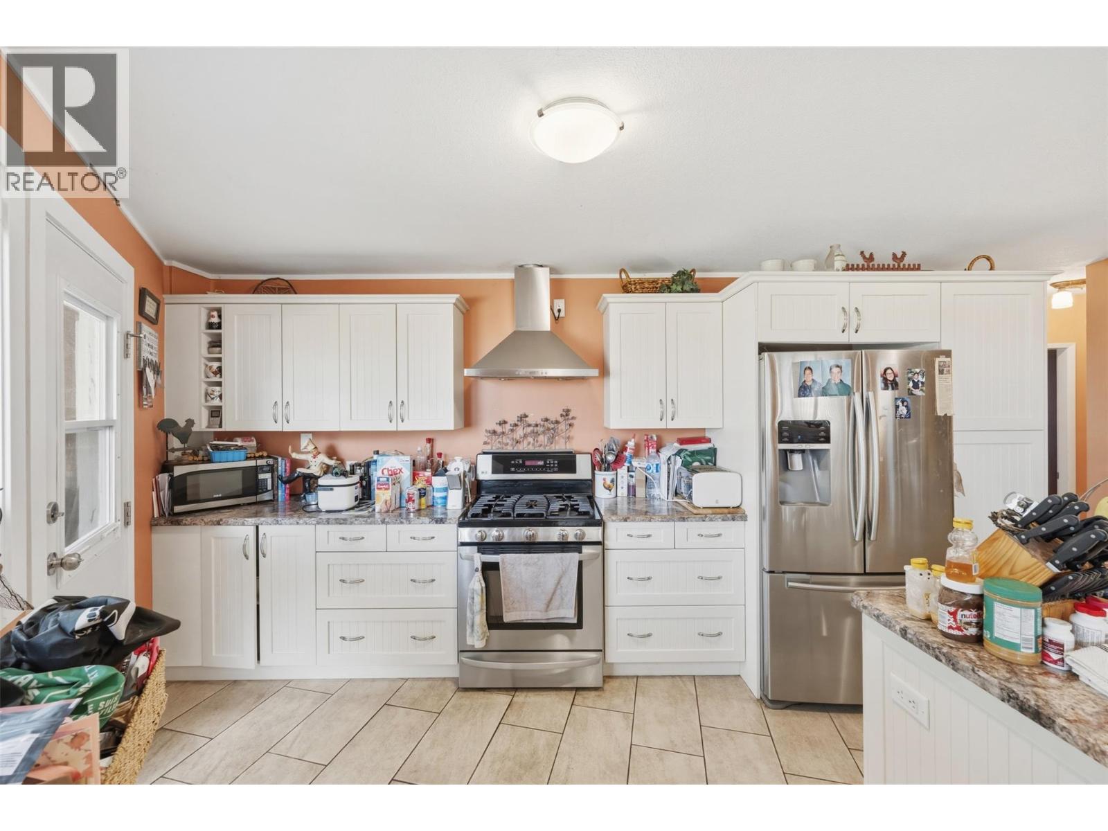 3935 Lakeside Road, Penticton, British Columbia  V2A 8W1 - Photo 3 - 10395992