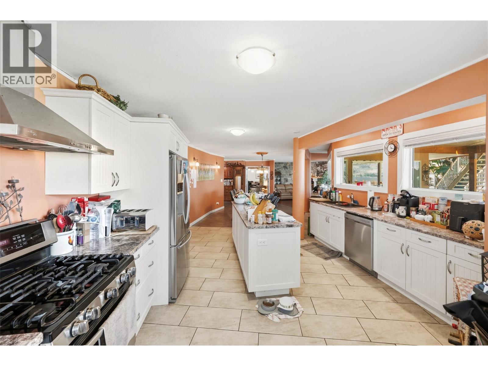 3935 Lakeside Road, Penticton, British Columbia  V2A 8W1 - Photo 4 - 10395992