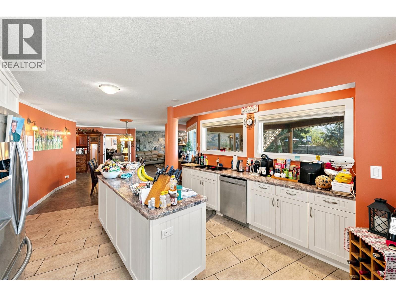 3935 Lakeside Road, Penticton, British Columbia  V2A 8W1 - Photo 5 - 10395992